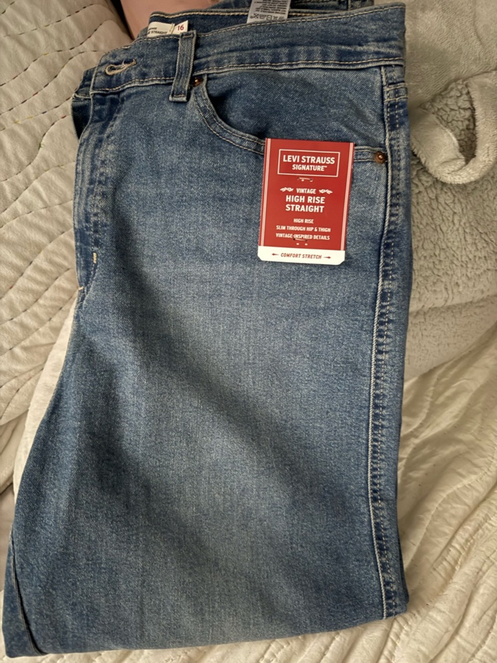 Levi's Signature Women’s Blue High-Rise Straight Jeans
